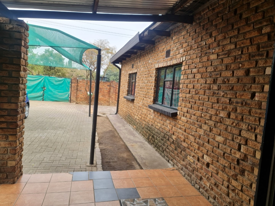 2 Bedroom Property for Sale in Oos Einde North West